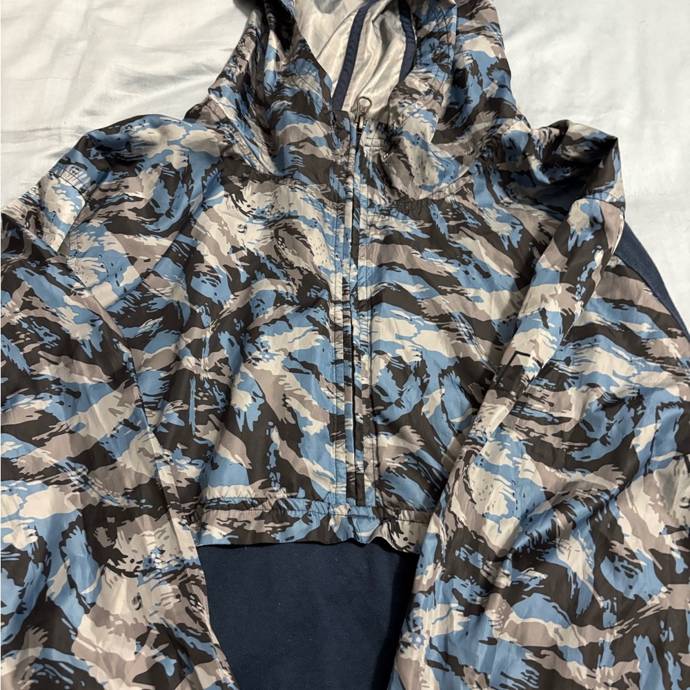 Under Armour Blue Gray Black Camo Hooded Windbreaker